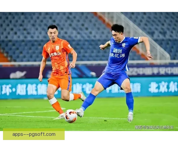 尤里安·廷贝尔伤愈复出阿森纳后防线稳健表现获赞