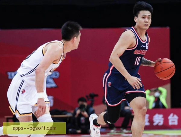 广东男篮一杆进洞，全场瞬间沸腾成欢乐海洋